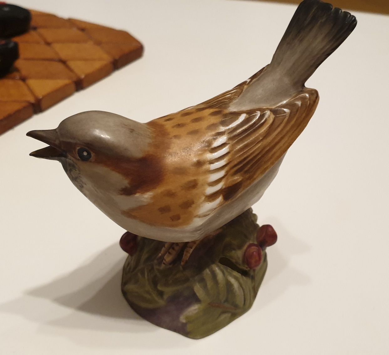 Porcelanowa figurka wróbla Sparrow Royal Worcester