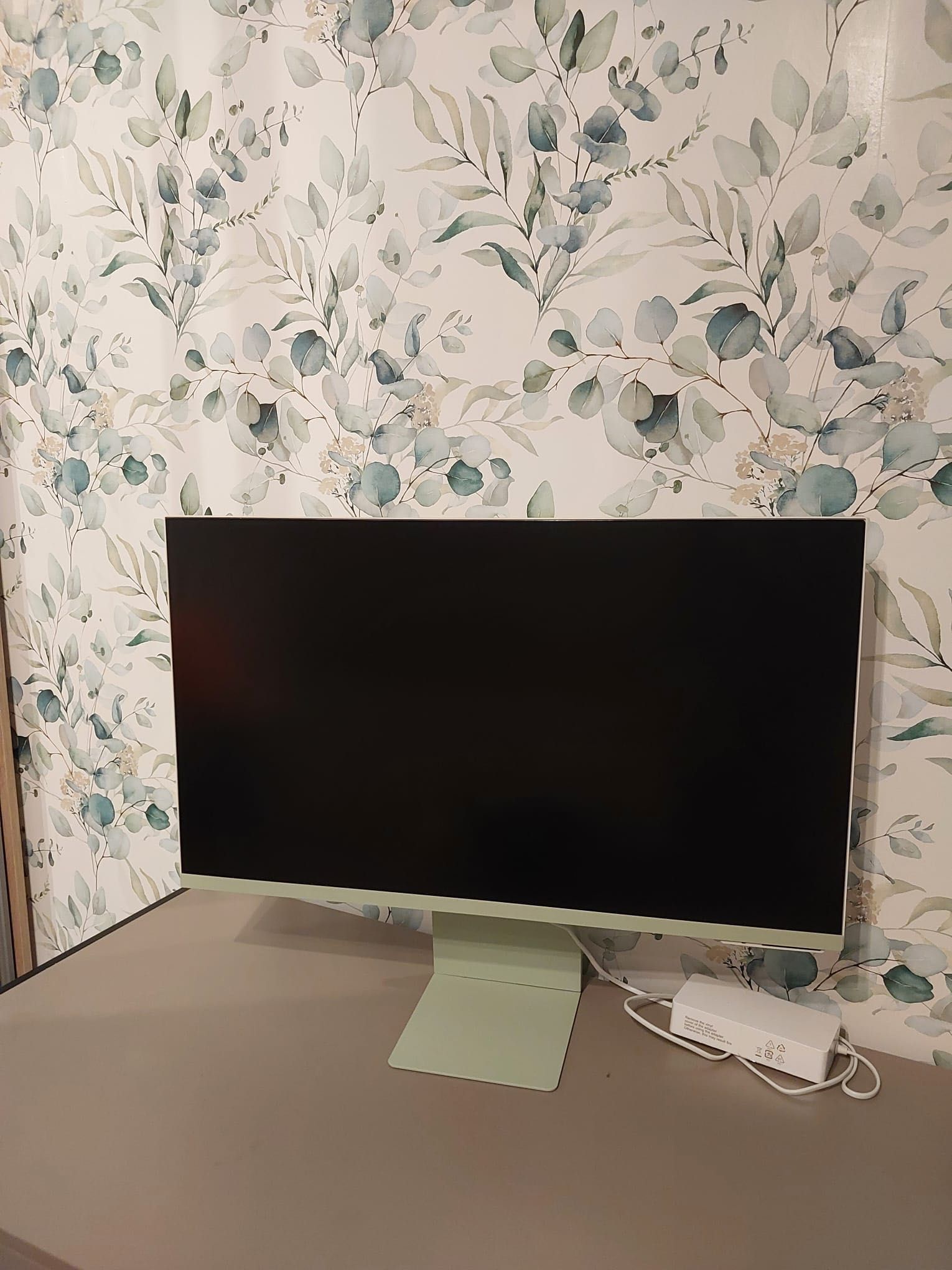 Samsung M8 smart monitor