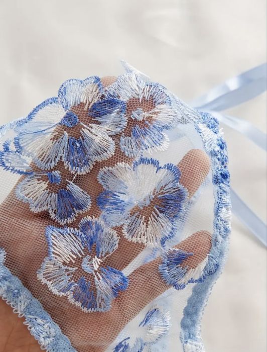 Жіноча білизна з мереживною вишивкою. Сексуальний набір з мережива