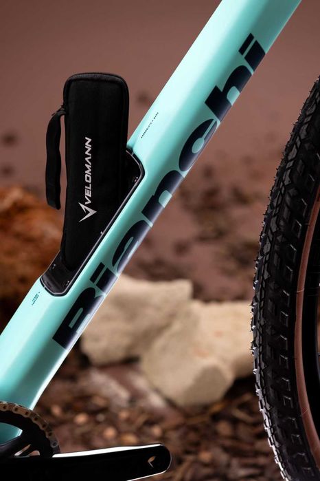 Rower gravelowy Bianchi Arcadex Pro Gravel z amortyzatorem Sram Apex