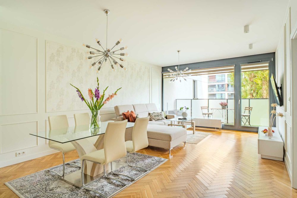 Stół + krzesła Vilmer – szklany blat, nowoczesny design, stan idealny