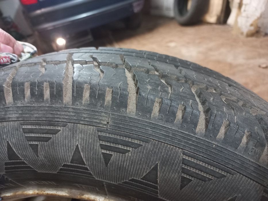 Резина зимова з дисками  на 16 _185/75