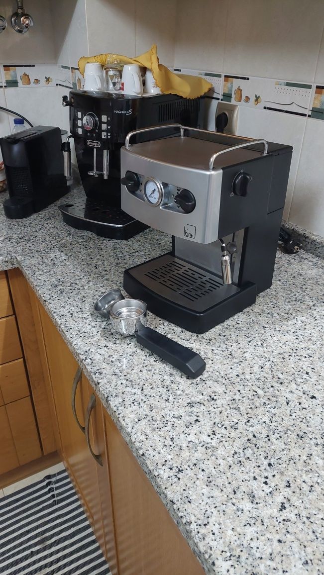 Vendo máquina de café de marca Briel