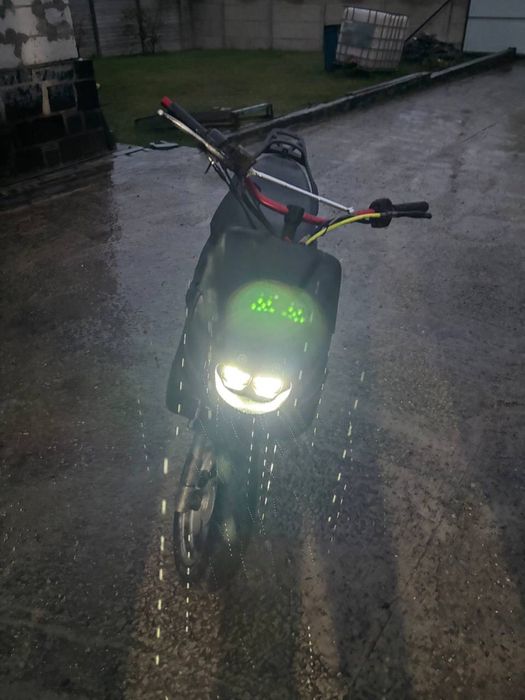 продам Yamaha Grand Axis 100
