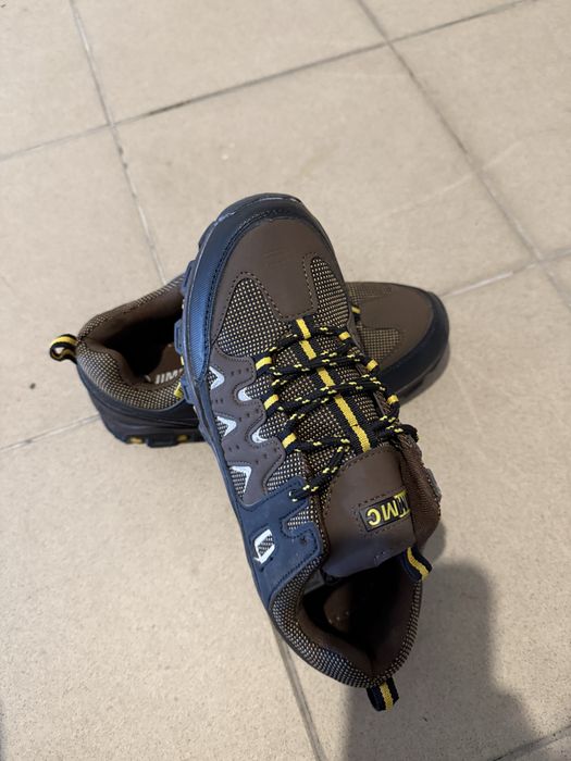 Vendo Sapatilha Unisexo para caminhas , está nova , com etiqueta.