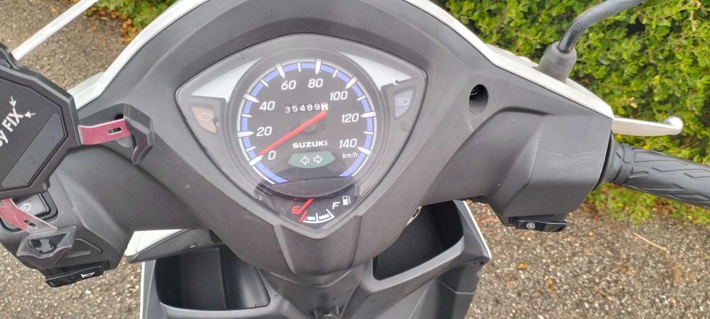 Suzuki Adress 125 com top case