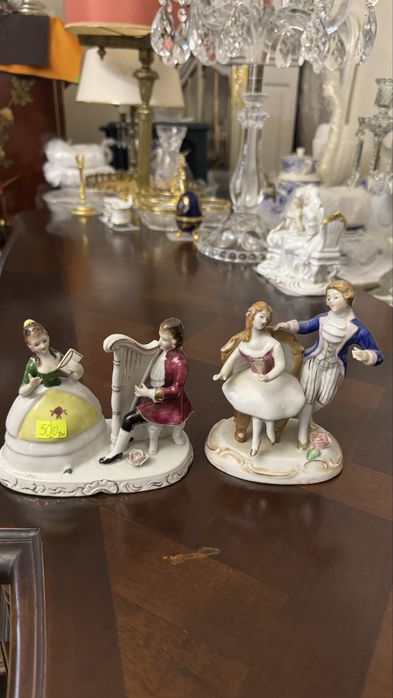 Статуэтки пары фарфровые глазурь; тема танцы, книги, музыка, из Европы