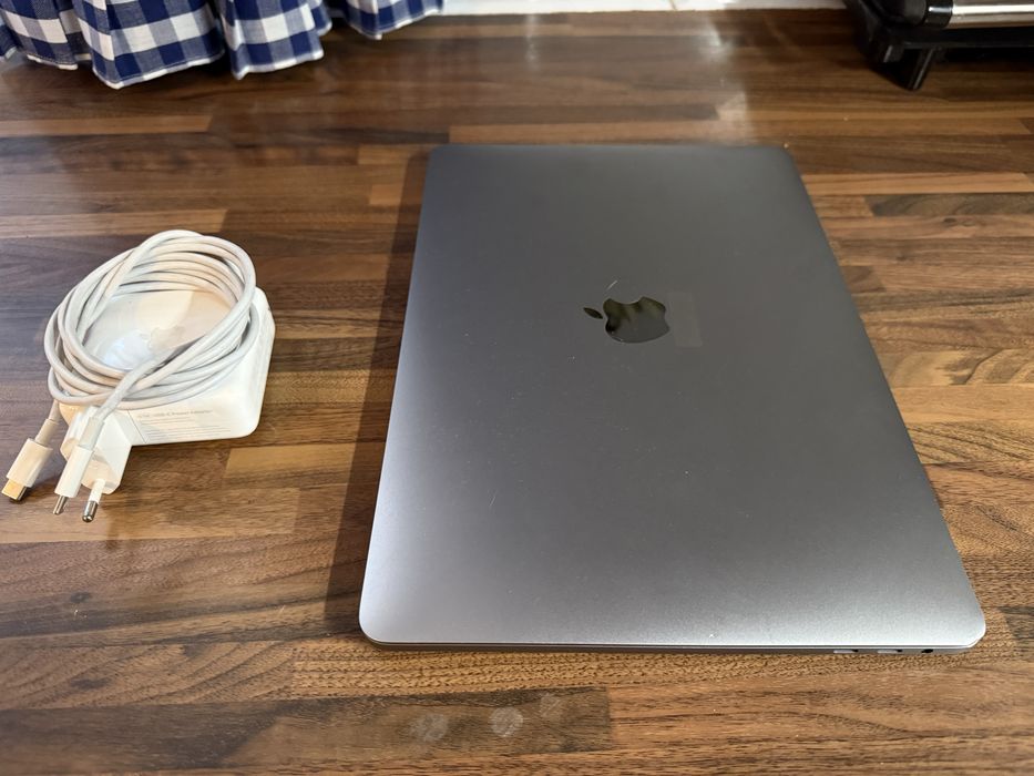 macbook pro 13 2020 rok 111 cykli jak nowy+ windows 11