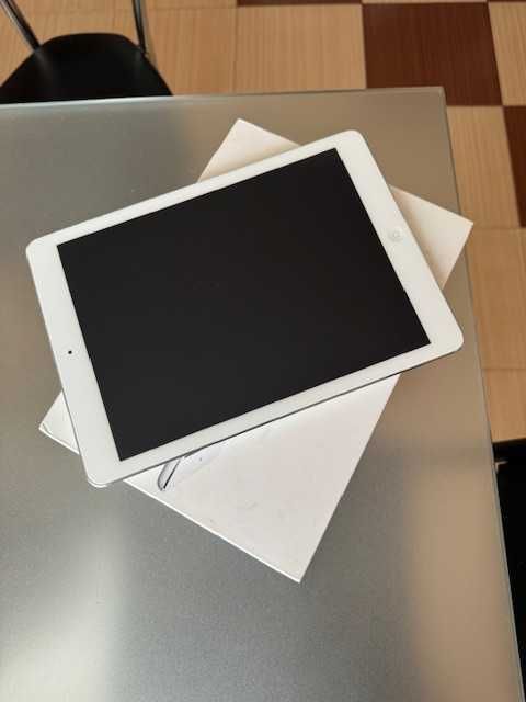 Продам Apple iPad Air 32 GB (A1474)