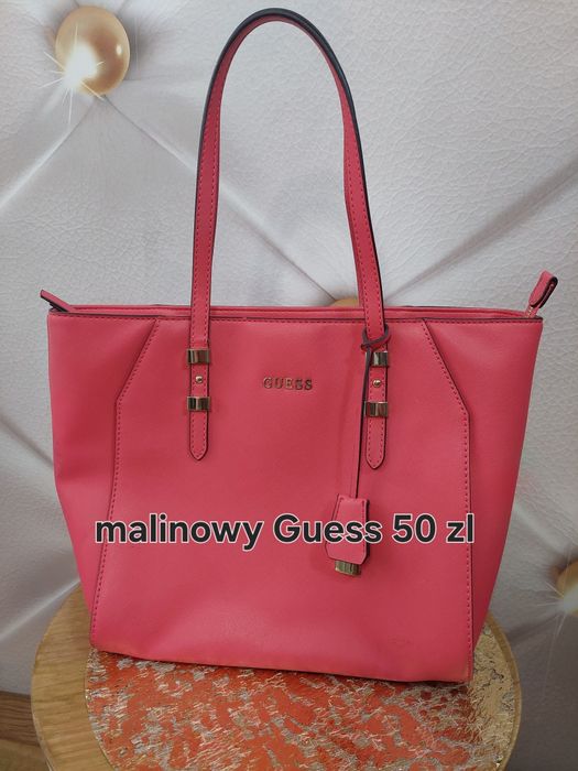 Torebka większą do ręki w kolorze malinowym Guess