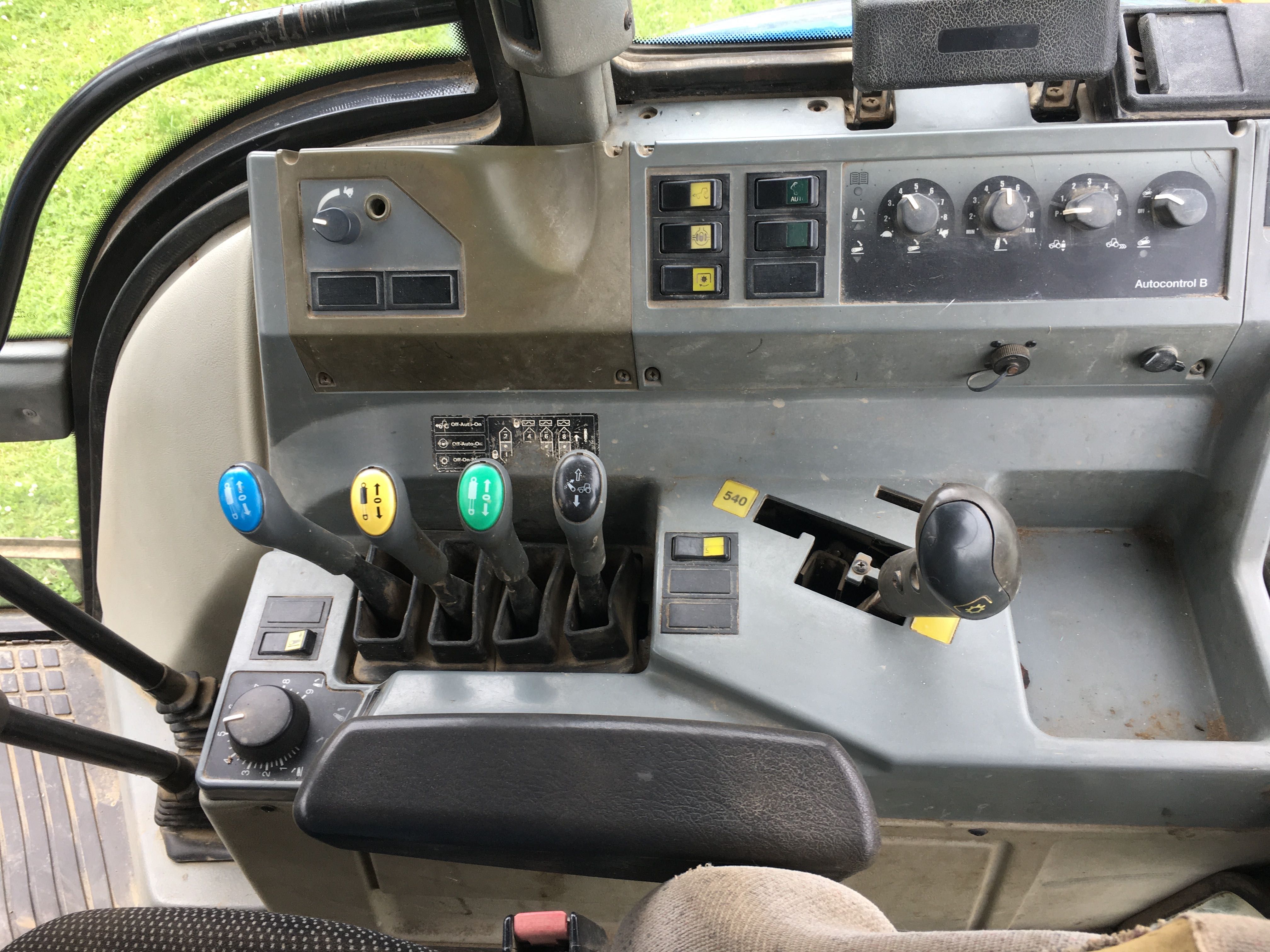 Ciągnik Valtra T130