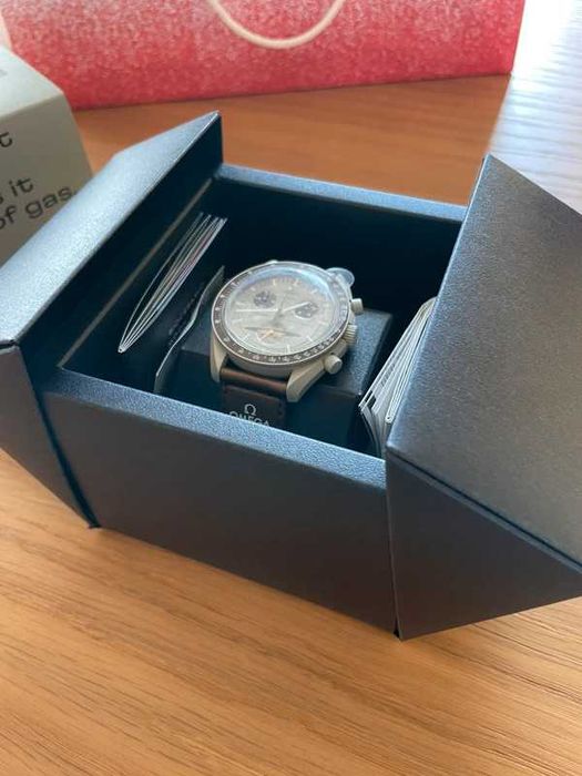 Omega x Swatch Bioceramic Saturn - SO33T100 Ringed Dial Detail