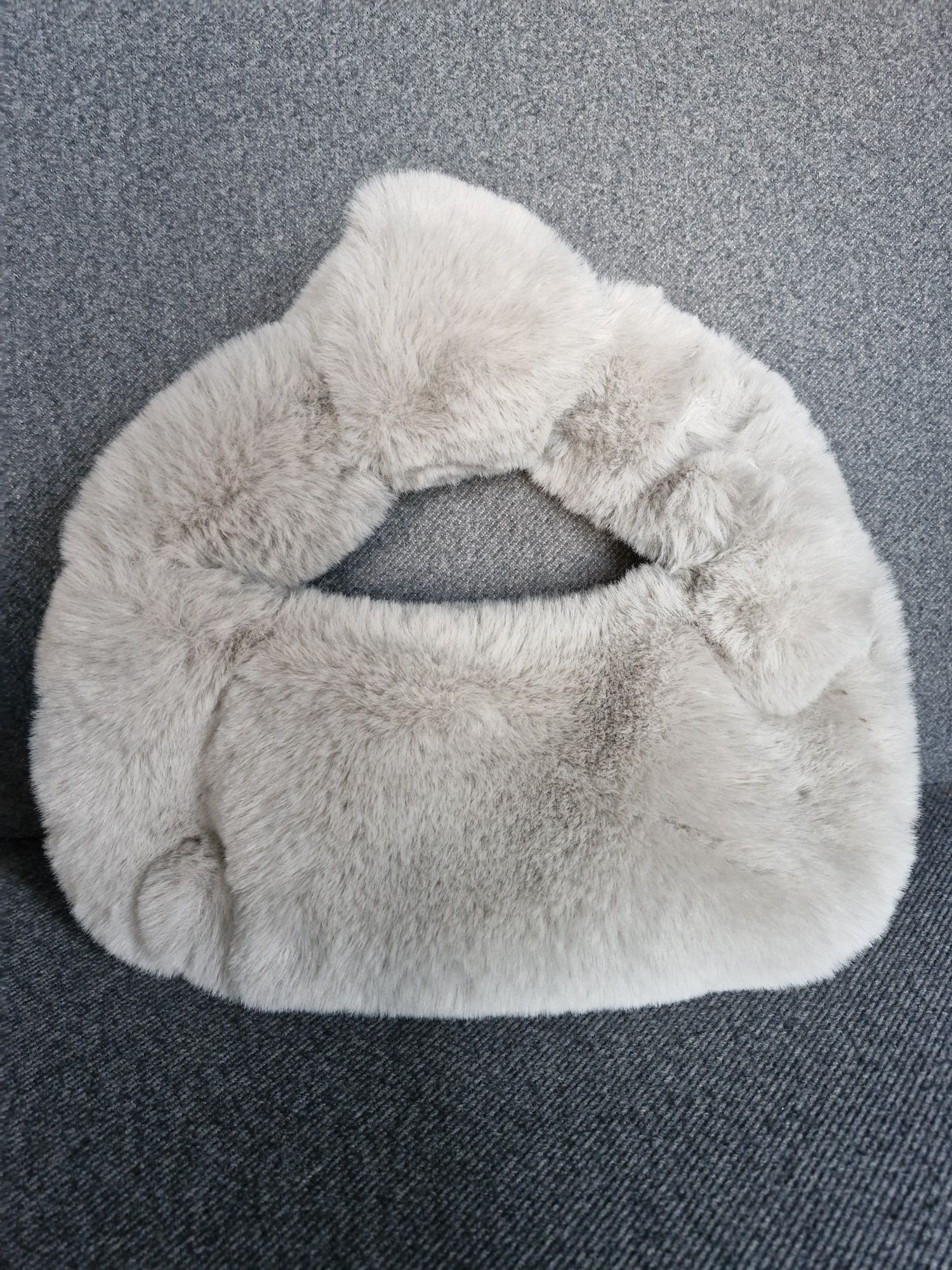 Mała torebka Pieces szare futerko