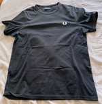 Vendo T - Shirt Fred Perry.