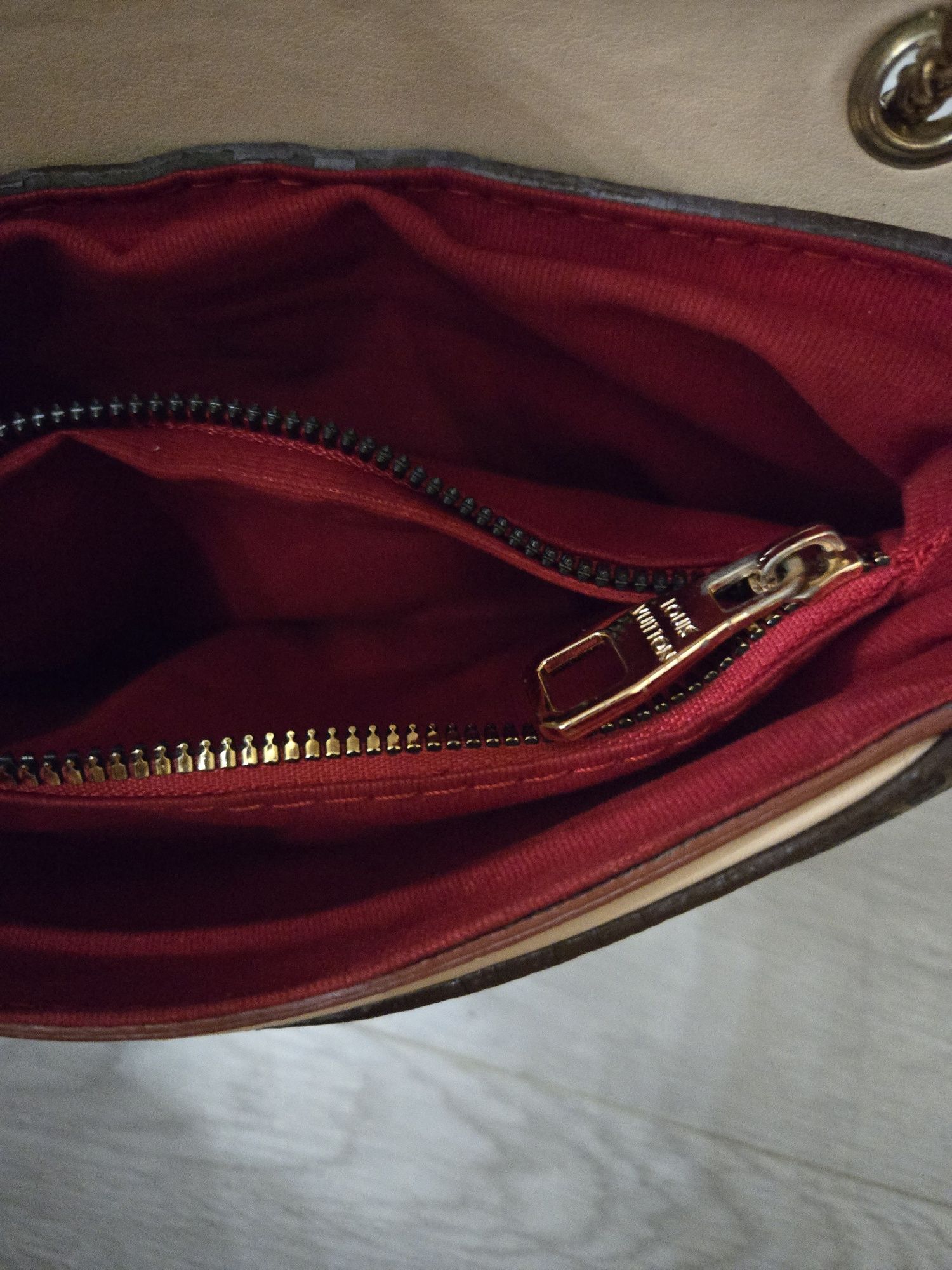 Louis Vuitton klasyczna brązowa elegancka torebka kopertówka lancuszek