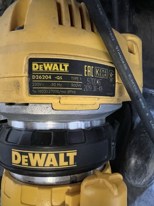 Фрезер DeWALT D26204