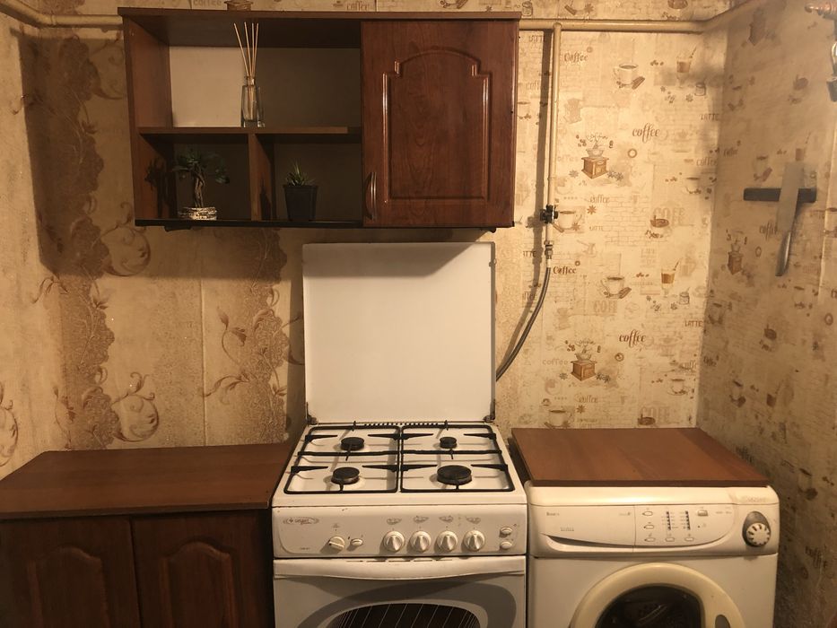 Продається пів хати в р-н центрального ринку