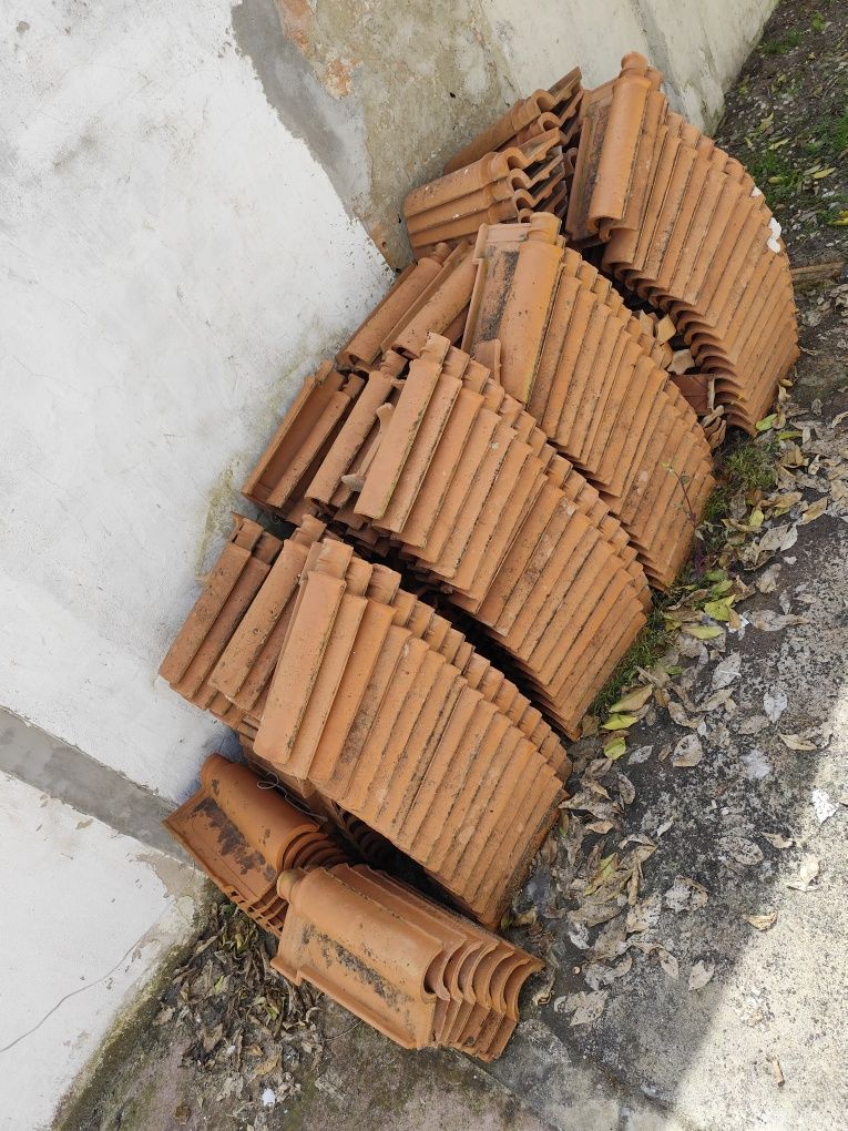 230 telhas (80€-TUDO) URGENTE