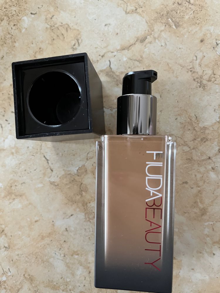 Podkład Huda Beauty Fauxfilter Luminous Matte Custard 220N