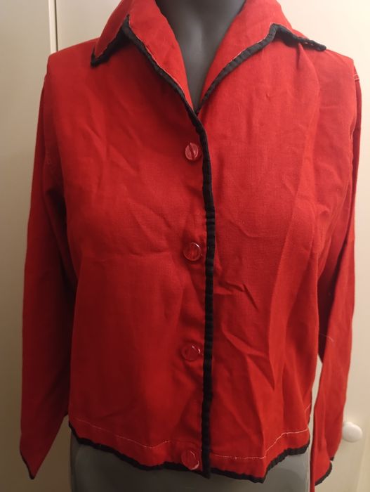 Koszulka narzutka damska w czerwieni