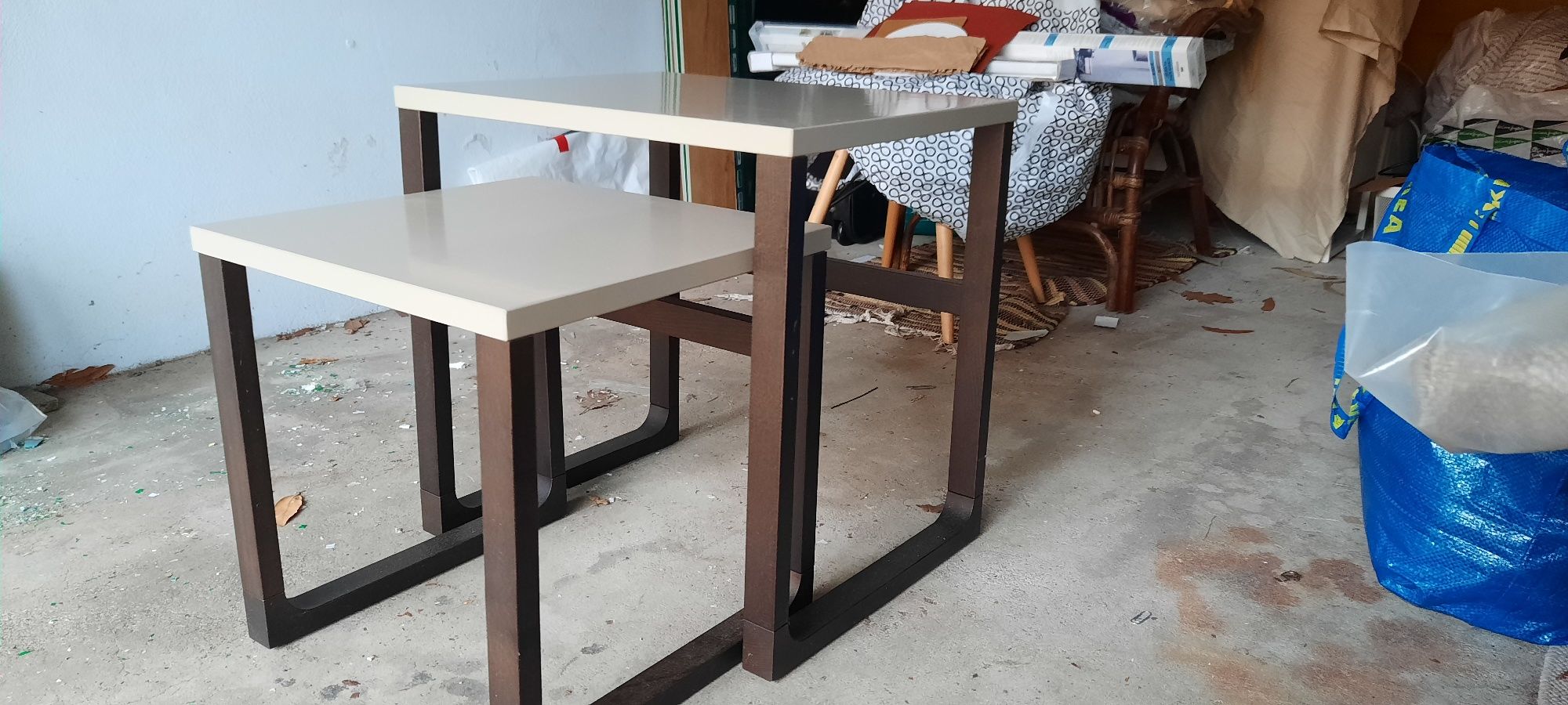 2 mesas de apoio IKEA