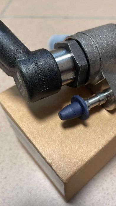 NOWY wtryskiwacz Peugeot Citroen Ford Volvo Mazda  1.6 HDI / TDCI