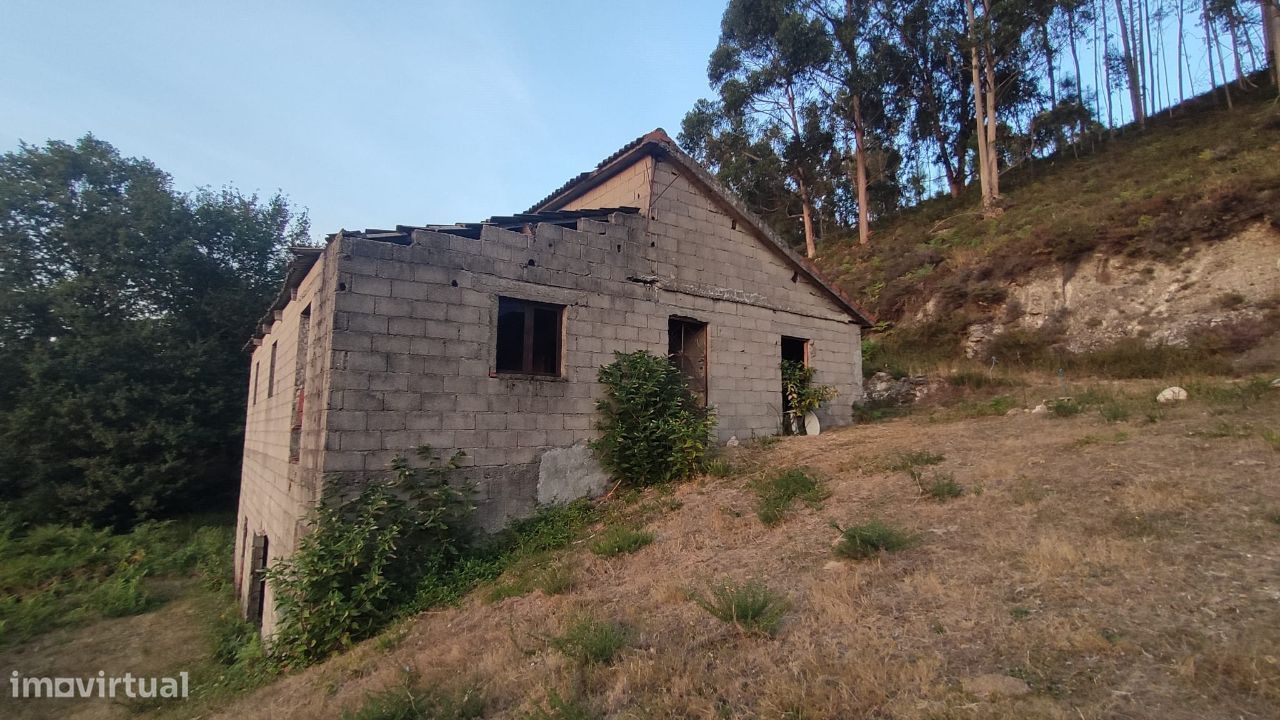Moradia para restauro em Rossas - Vieira do Minho