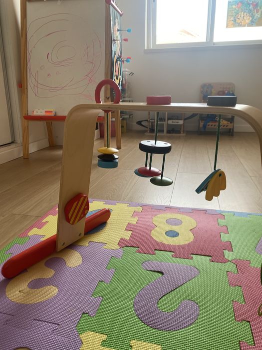 Ginasio de madeira para bebe