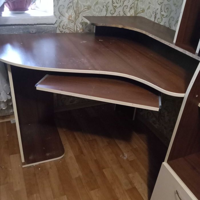 Стіл комп'ютерний кутовий. Письмовий стіл
