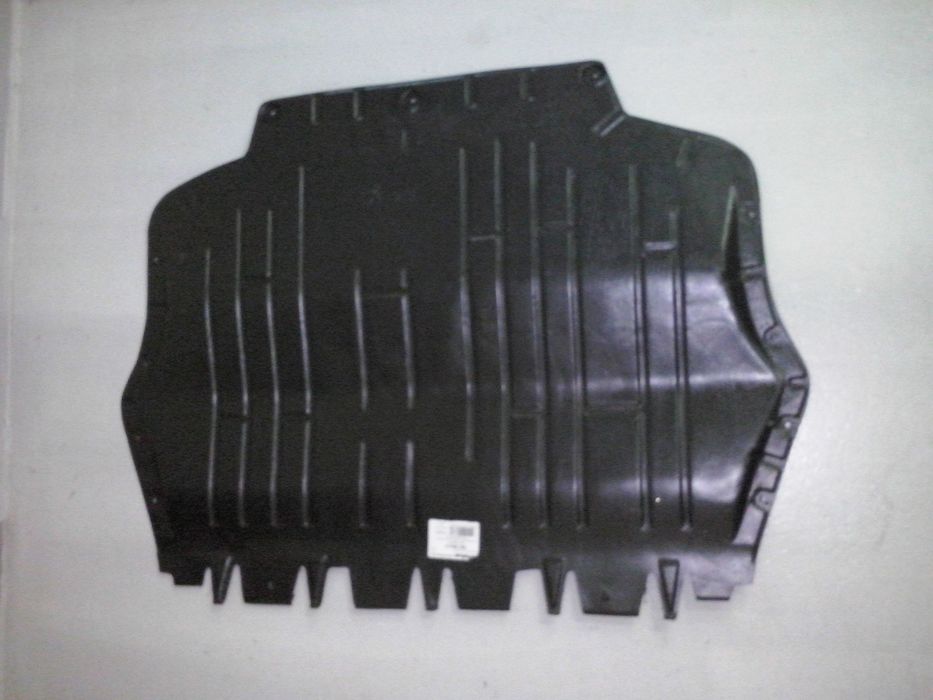 Resguardo /Plástico do motor novo Audi A3 8P Seat Leon Vw Golf V Touran (multimarca)