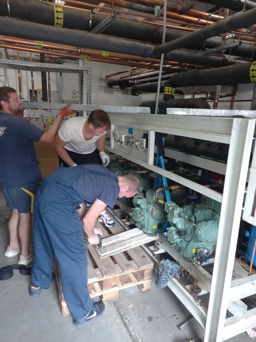 Попутний вантаж Переїзди Утилізація сміття Київ Україна