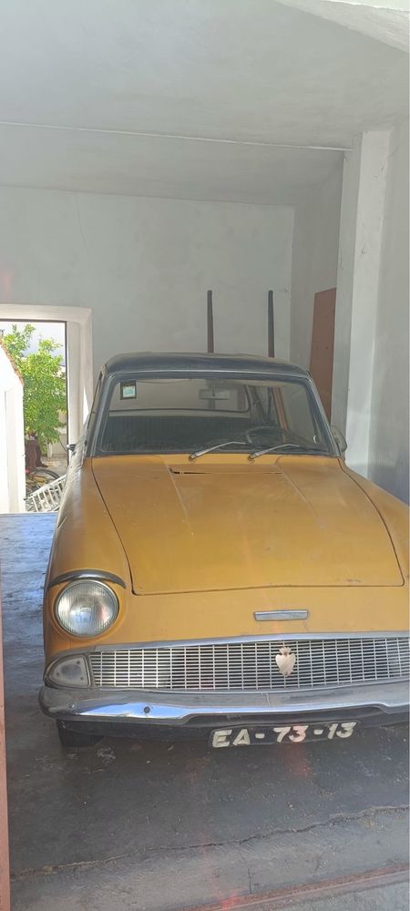 Ford Anglia Amarelo