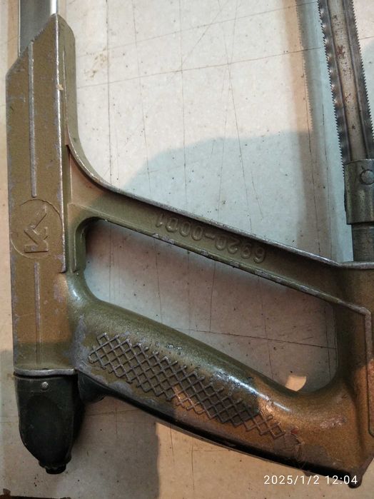 Ножовка по металу.