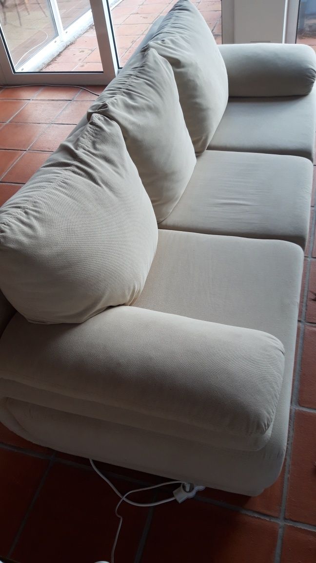 Sofa beige 3 lugares