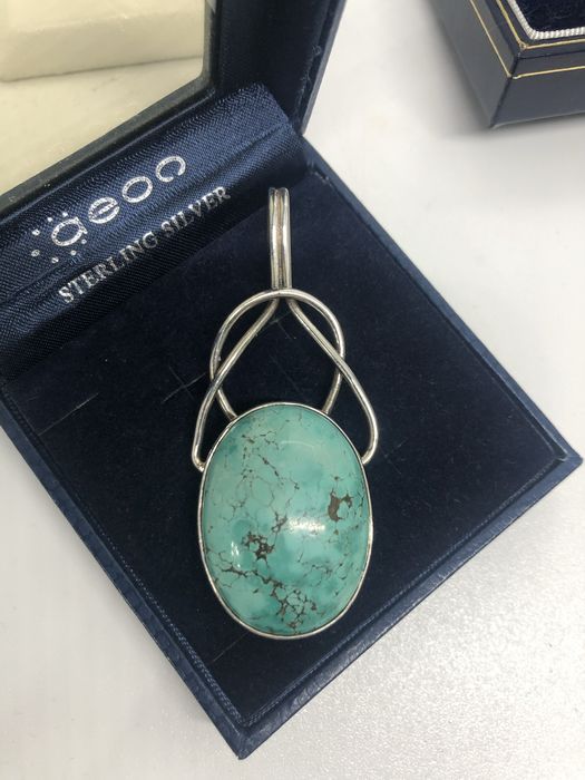 Кулоны с разными камнями