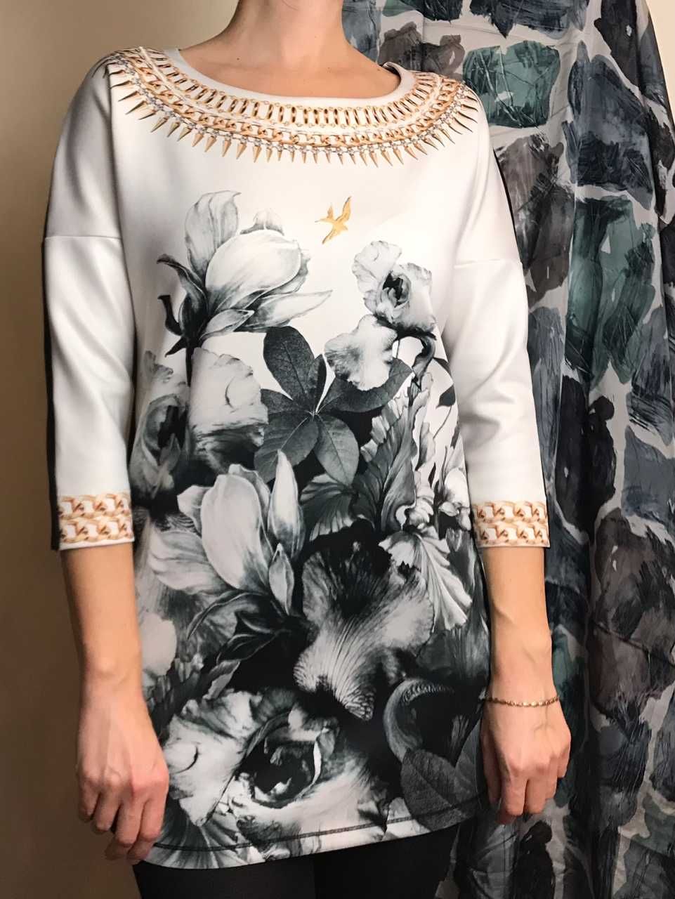 Sukienka mini tunika z nadrukiem w kwiaty i łańcuchy Answear [M]