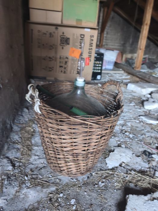 Baniak na wino z koszem