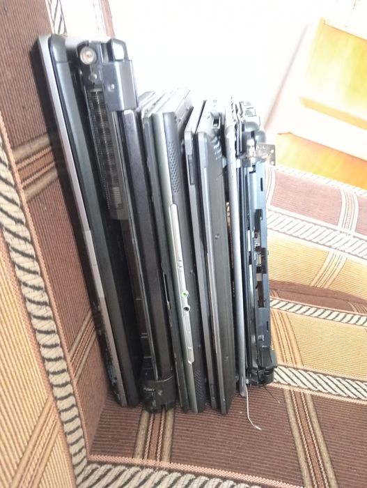 Продам купу ноутів на відновлення чи запчастини.