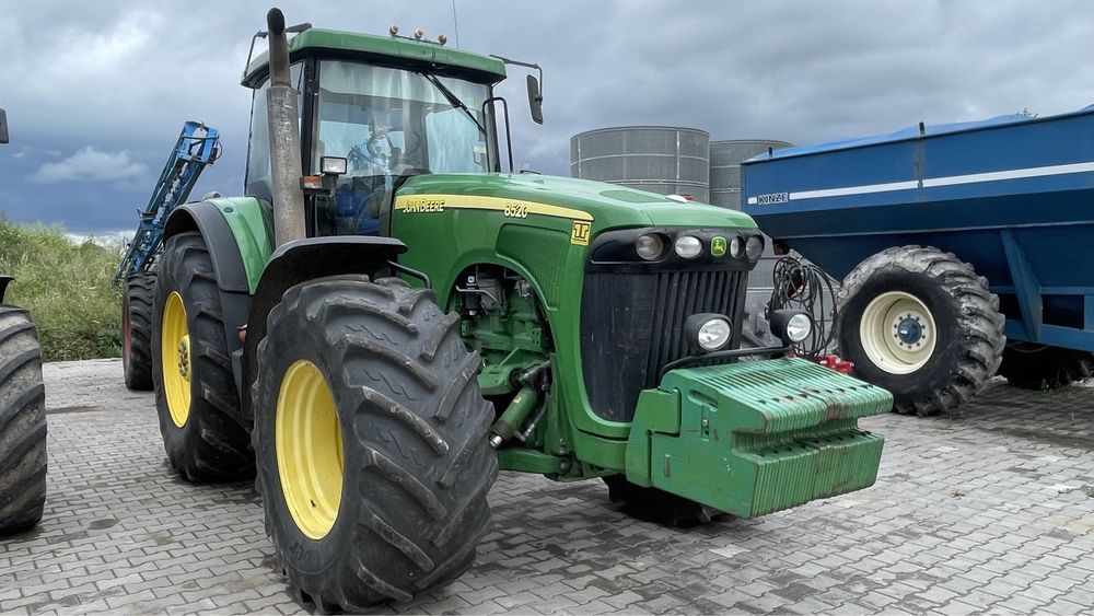 Трактор John Deere 8520