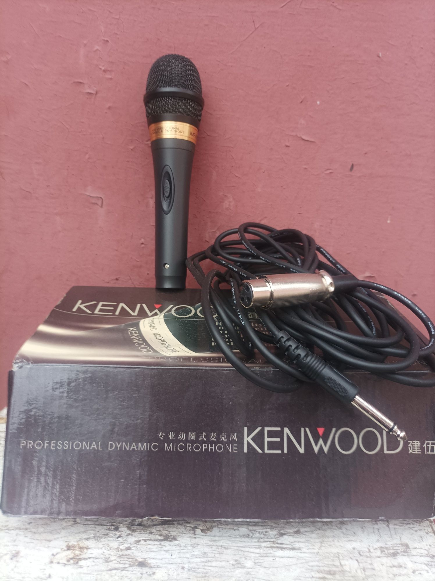 Професійний мікрофон KENWOOD.