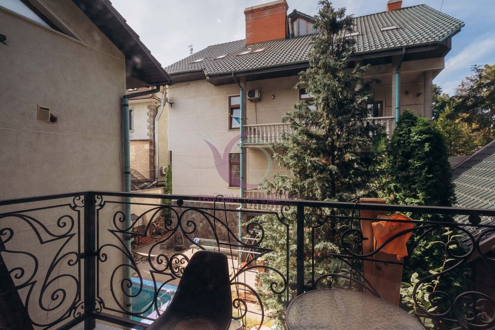 Здається в оренду будинок на 3 поверхи по вул. Достоєвського