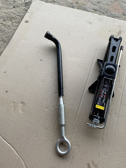 Домкрат volvo xc60 2017+,xc90 2015+,volvo v90 cross country