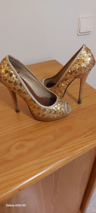 Vendo desde desde 10€ a 50€ ( depende do sapato)usados  a