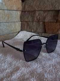 Сонячні окуляри чорного кольору