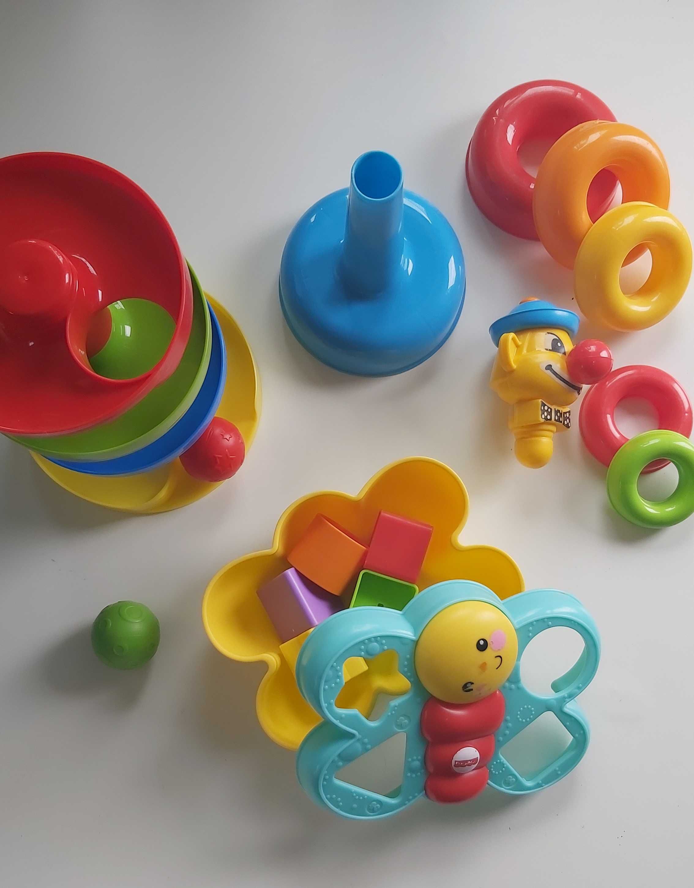 Plastikowe zabawki dla maluszka- sorter, wieża i zjeżdżalnia kulek