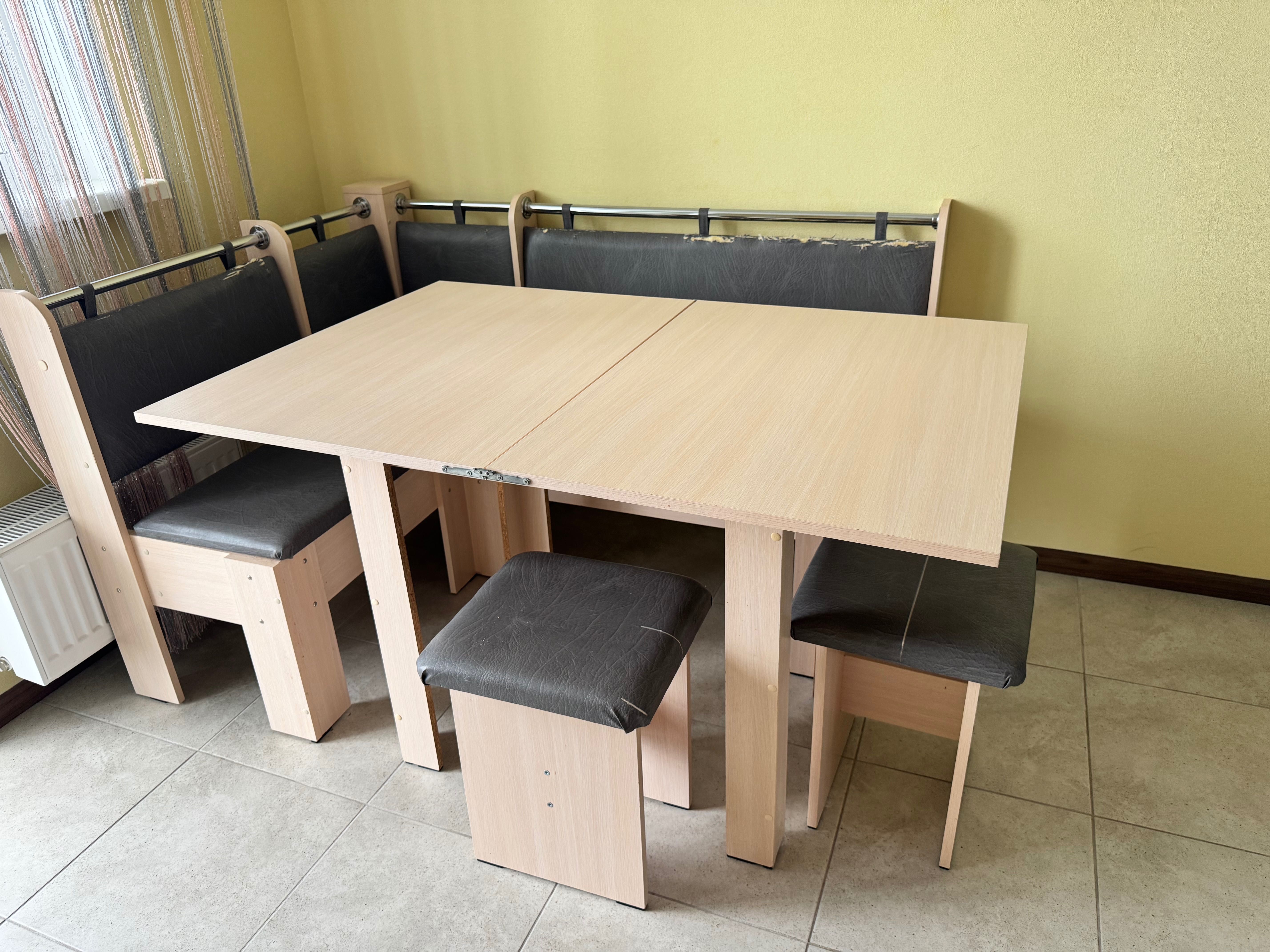 Кухонний куток (розкладний стіл, диван і 2 стільці)