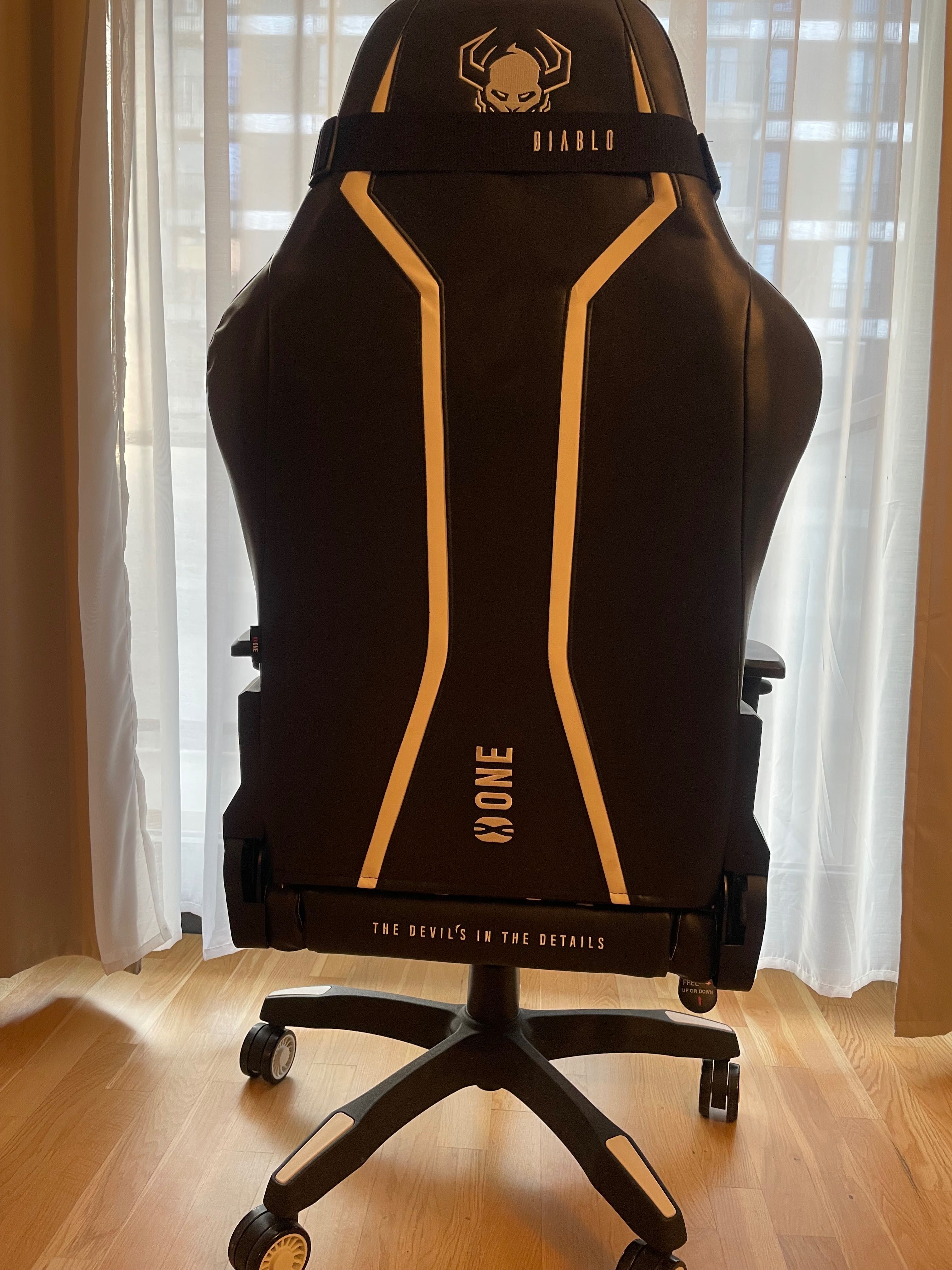 Fotel Diablo X-One 2.0 King Size, czarno-biały
