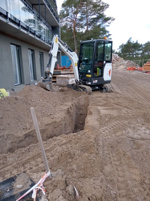 Prace ziemne Bobcat E19 Wozidło