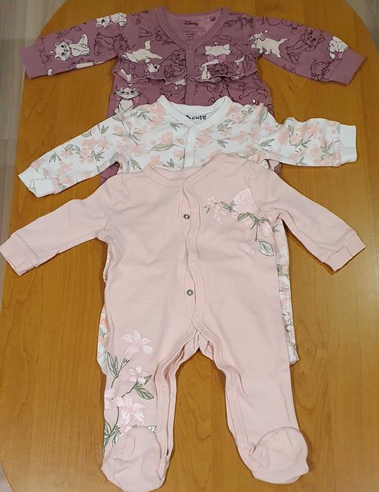 Zestaw ubranek dla dziewczynki, rozm. 52-62 i wanienka