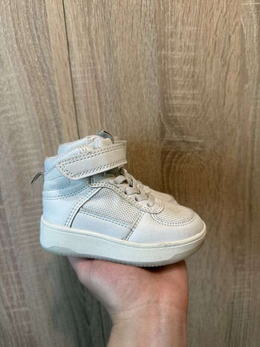 Продам дитячі кросівки